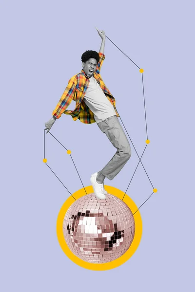 Vertikální Koláž Obrázek Bezstarostné Černošky Bílý Efekt Chlap Stojí Disco — Stock fotografie