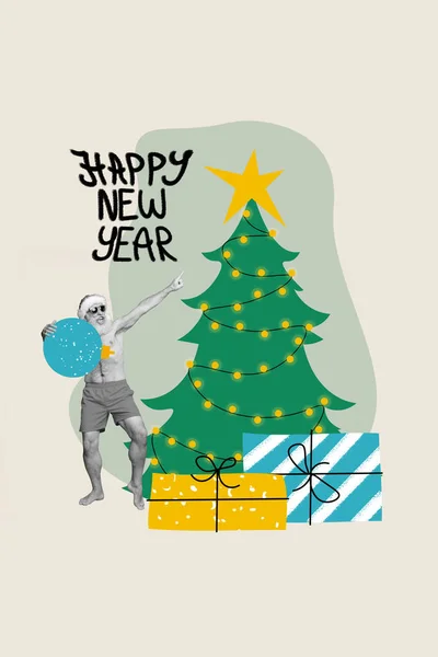 興奮した喜びの垂直コラージュイメージ黒白い効果祖父は大きなボールおもちゃポイント指新年の木を保持 — ストック写真