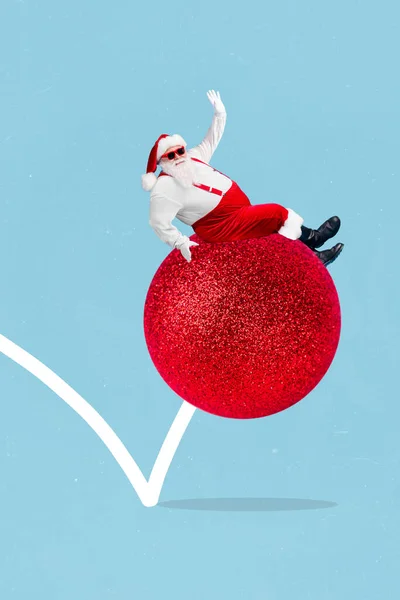 創造的な写真3Dコラージュポスターのパンフレット妖精のキャラクターの写真サンタは 絵画の背景に孤立した大きなボールを移動座っ — ストック写真