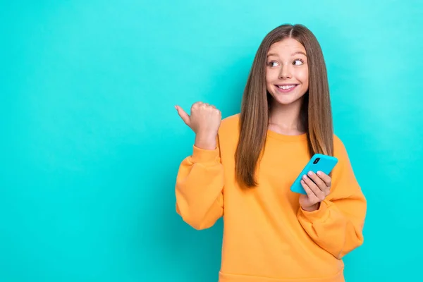 Photo Young Schoolgirl Wear Sweater Thumb Directing Empty Space Hold — Stock Photo, Image