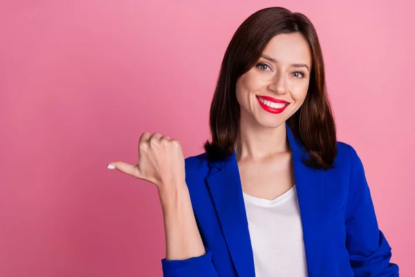 Portraitfoto Von Zufriedenen Person Geschäftsfrau Tragen Blaue Jacke Fingerzeig Leeren — Stockfoto