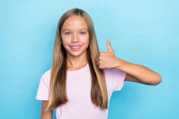 Portrét Veselé Optimistické Školní Dívka Rovným Účesem Nosit Růžové Tričko — Stock fotografie