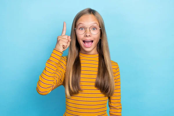 Photo Funny Overjoyed Clever Girl Point Finger Open Mouth Brilliant — Stock Photo, Image