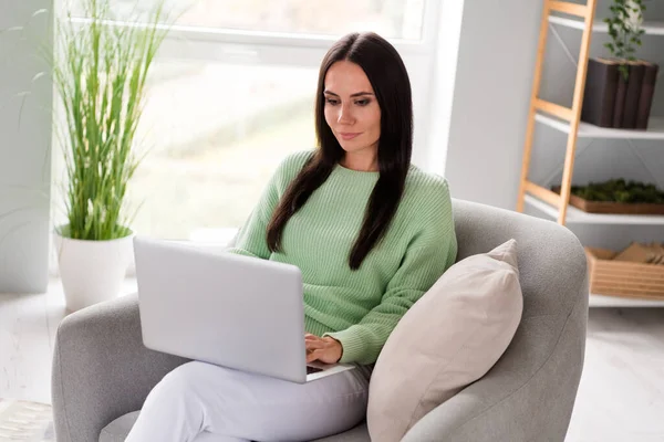 Photo Concentrated Focused Lady Accountant Sitting Cozy Chair Use Modern — Stock Photo, Image