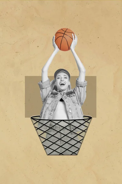 垂直创意图片拼贴图片积极快乐的好女孩提出篮球孤立的米色背景 — 图库照片