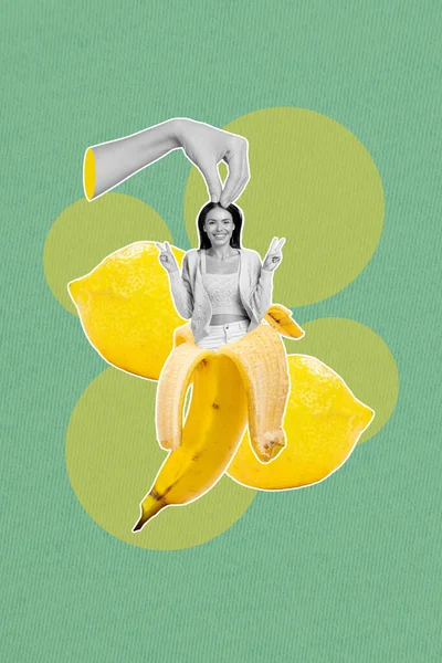 레몬을 바나나 검은색의 소녀가 창조적 배경에 고립되어 수있습니다 — 스톡 사진