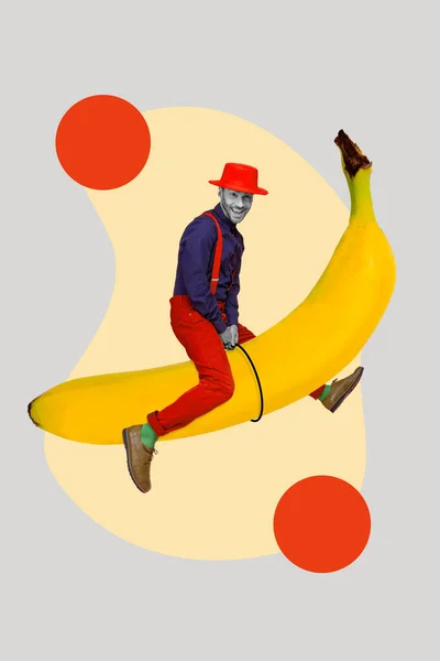 富有创意的照片3D拼贴艺术海报图片草图时髦的疯狂男人坐在大香蕉苍蝇训练体育馆独立在绘画的背景下 — 图库照片