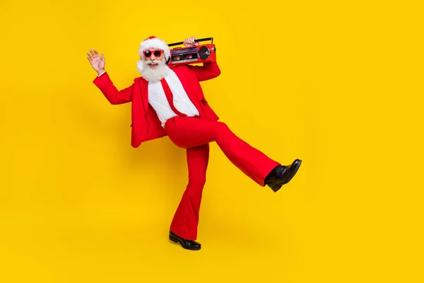 Pleine Longueur Photo Santa Excité Costume Rouge Habillé Cravate Profitant — Photo