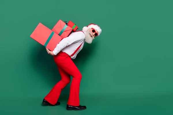 Lunghezza Completa Foto Cool Uomo Positivo Vestito Costume Natale Trattenere — Foto Stock
