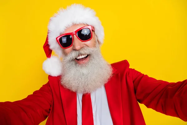 Photo Charming Positive Claus Wear Red Tux Costume Tux Smiling — Stock Photo, Image