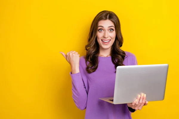 Portrait Excited Cheerful Girl Hold Netbook Indicate Thumb Finger Empty — Stock Photo, Image