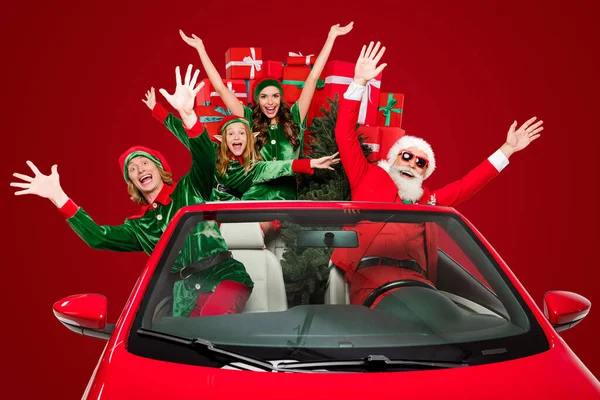 Photo Funny Excited Santa Claus Helpers Riding Car Rising Hands — Stock Photo, Image