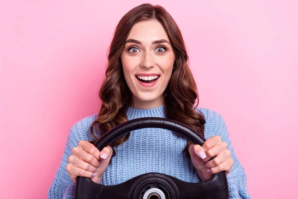 Foto Manos Dama Positivas Impresionadas Sostienen Sonrisa Del Diente Del —  Fotos de Stock