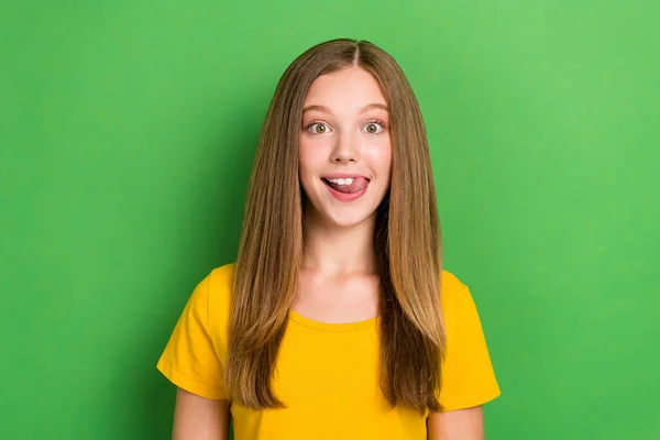Porträt Von Fröhlich Positive Mädchenzunge Lecken Zähne Strahlendes Lächeln Isoliert — Stockfoto