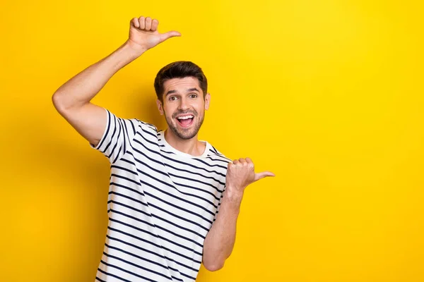 Photo Cheerful Person Indicate Thumb Fingers Empty Space Isolated Yellow — Stock Photo, Image