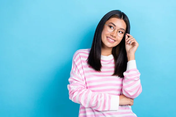 Photo Adorable Dreamy Girl Dressed Pink Pullover Arm Eyewear Smiling — Stock Photo, Image
