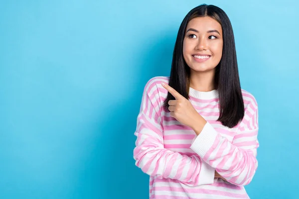 Photo Dreamy Positive Young Lady Wear Striped Sweater Pointing Finger — Stock Photo, Image