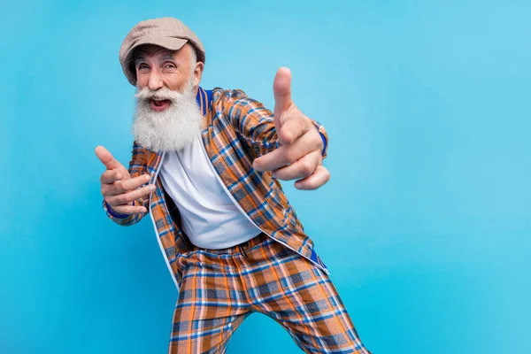 Photo Cheerful Cool Retired Man Dressed Plaid Suit Pointing Fingers — Stock Photo, Image