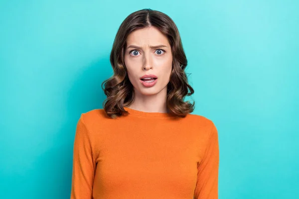 Photo Portrait Cute Young Lady Confused Facial Expression Shocked Dressed — Stock Photo, Image