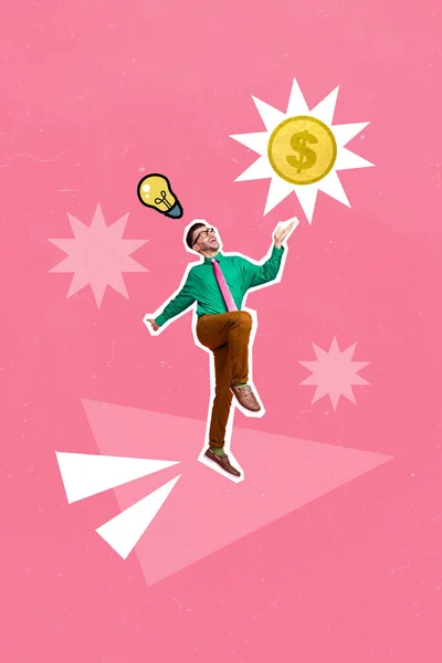 Вертикальная Картинка Коллажа Взволнованного Мини Парня Прыгающего Деньги Монеты Лампочка — стоковое фото