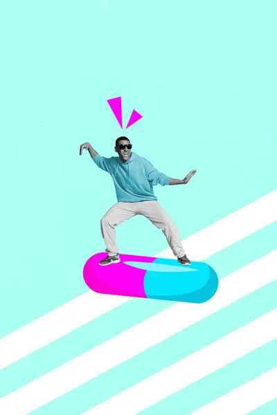創造的な写真3Dコラージュアートワークポスター写真のスポーティなファンキークレイジー男の絵の背景に孤立した大きな丸薬に飛んで移動 — ストック写真