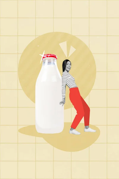 縦コラージュ画像の黒白色のガンマ陽気な女の子保持巨大なミルクボトル隔離された絵の背景 — ストック写真