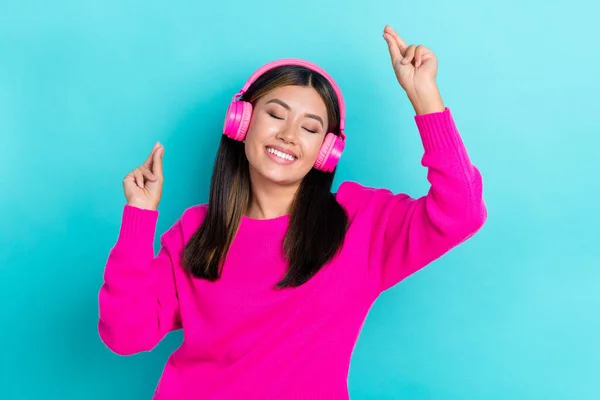 Photo Charming Dreamy Girl Dressed Pink Pullover Headphones Dancing Having — Stock Photo, Image