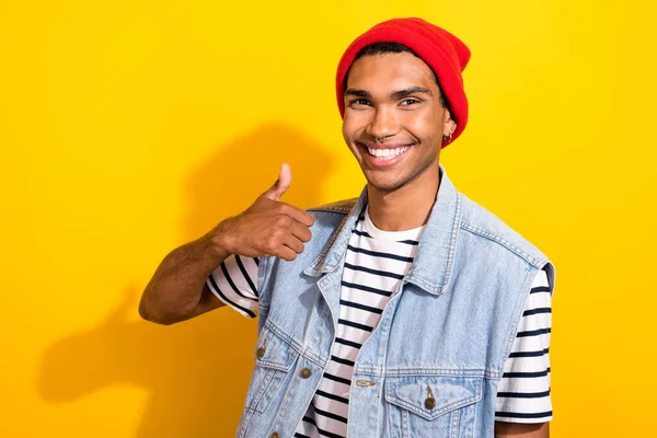 Photo Positive Man Toothy Smile Wear Trendy Outfit Arm Thumb — Stock Photo, Image