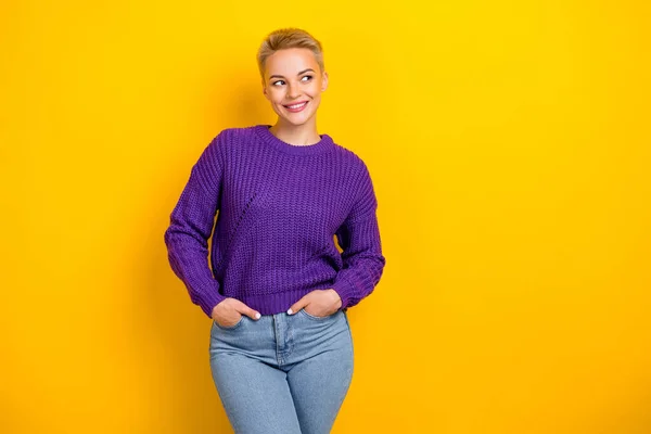 Photo Smiling Lady Blonde Short Hair Look Interested Empty Space — Stock Photo, Image