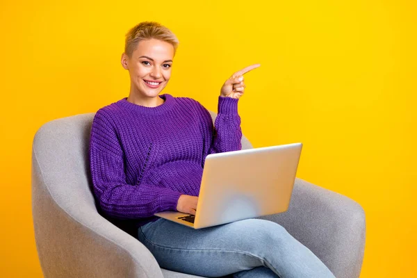 Photo Cheerful Nice Person Sit Chair Direct Finger Empty Space — Stockfoto