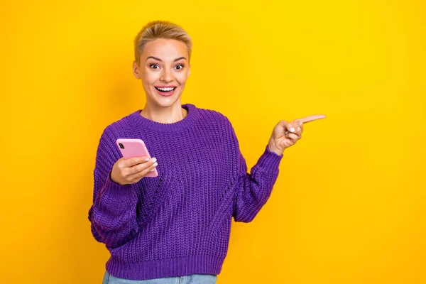 Photo Surprised Shock Short Blonde Hair Wear Knit Violet Sweater — Stockfoto