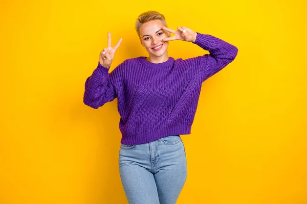 Photo Pretty Positive Smile Youtube Blogger Blonde Hair Lady Wear — Stock Photo, Image