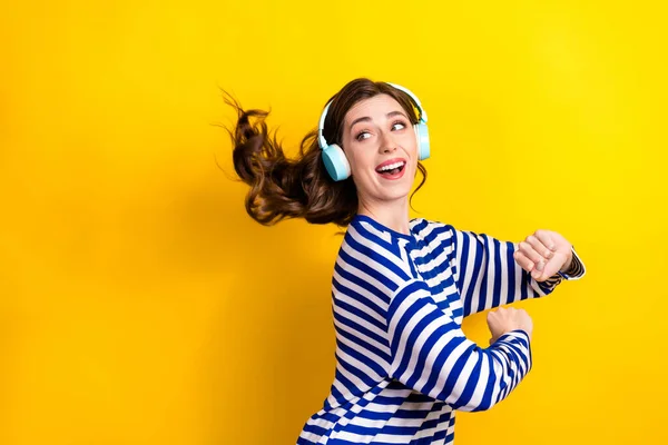 Photo Portrait Attractive Young Woman Headphones Look Empty Space Dressed — Stockfoto
