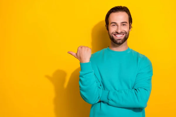 Photo Sweet Charming Guy Dressed Teal Outfit Pointing Thumb Empty — Stockfoto