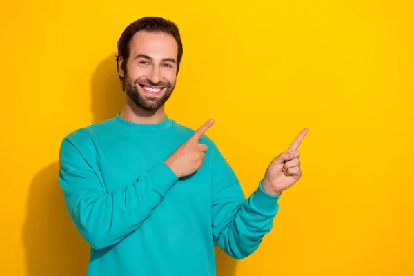 Photo Cheerful Positive Brunet Hair Man Smiling Fingers Pointing Empty — Stok fotoğraf