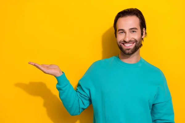 Photo Funky Cute Guy Dressed Teal Outfit Smiling Holding Arm — Stockfoto