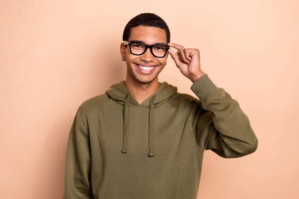 Photo Young Satisfied Smart College Student Guy Wear Spectacles Glasses — Fotografia de Stock