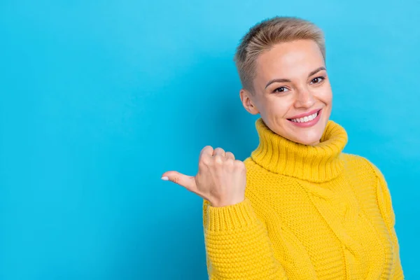 Photo Positive Cute Lady Wear Knit Sweater Pointing Thumb Back — Stockfoto
