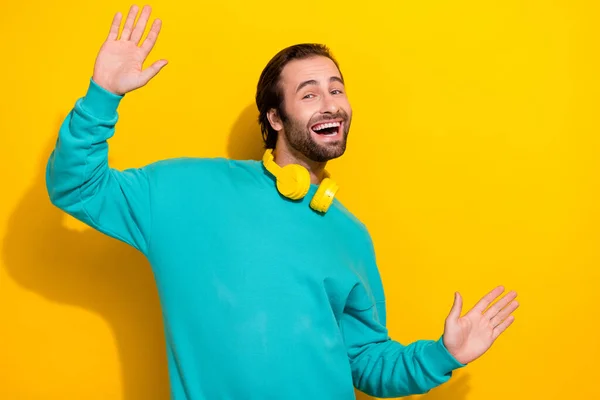 Photo Excited Cheerful Guy Dressed Teal Outfit Earphones Having Fun — Fotografia de Stock