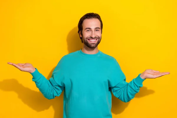 Photo Cheerful Charming Man Wear Turquoise Clothes Showing Arms Scales — Stockfoto