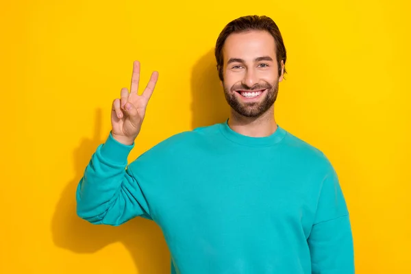 Photo Portrait Smiling Satisfied Brunet Hair Guy Show Sign Enjoy — Stockfoto