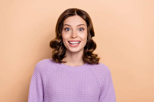 Photo Satisfied Excited Nice Woman Curly Hairdo Dressed Knit Sweater — Stock Photo, Image