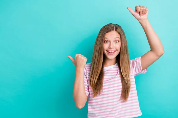 Photo Positive Excited Girl Toothy Smile Indicate Thumb Fingers Empty — Stock Photo, Image