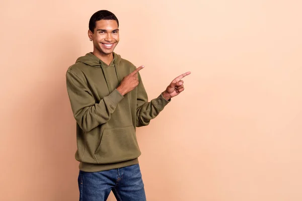 Photo Young Cheerful Promoter Student Guy Wear Stylish Khaki Sweater — Stok fotoğraf