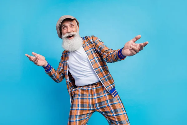 Photo Cheerful Amazed Man Pensioner Wear Checkered Costume Having Fun — Stok fotoğraf