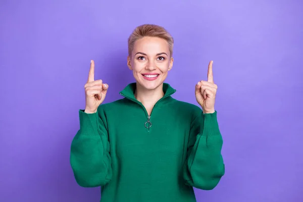 Photo Toothy Smile Cheerful Girl Wear Green Fleece Zip Jumper — Zdjęcie stockowe