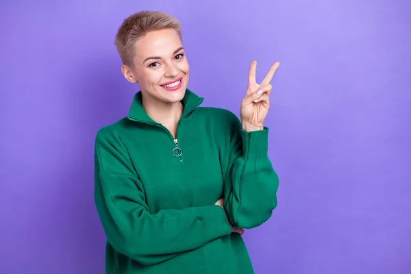 Photo Positive Cheerful Girl Blonde Short Hair Showing Sign Wear — Stock Photo, Image