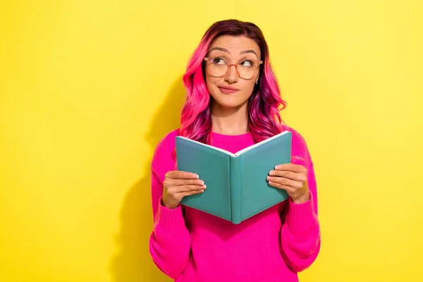 Photo Pretty Suspicious Lady Wear Vivid Sweater Enjoying Book Looking — Stok fotoğraf