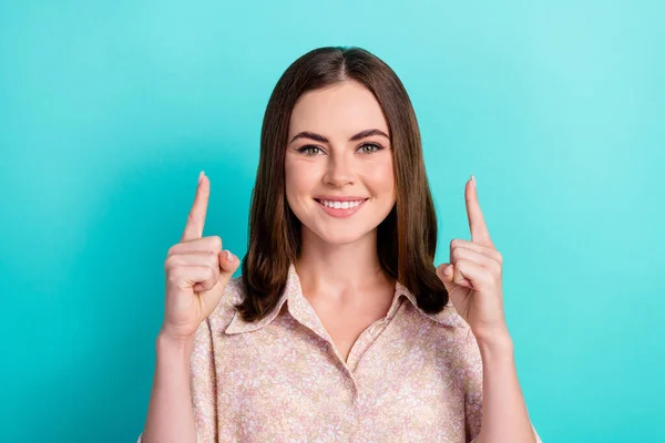 Photo Portrait Adorable Young Woman Fingers Point Banner Wear Trendy — Stockfoto