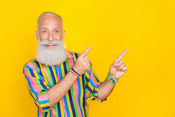 Photo Cheerful Optimistic Old Man White Beard Dressed Striped Shirt — Stock Photo, Image